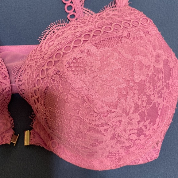 New very sexy pinky Victoria’s Secret lace push up bra with adjustable straps - Picture 2 of 12